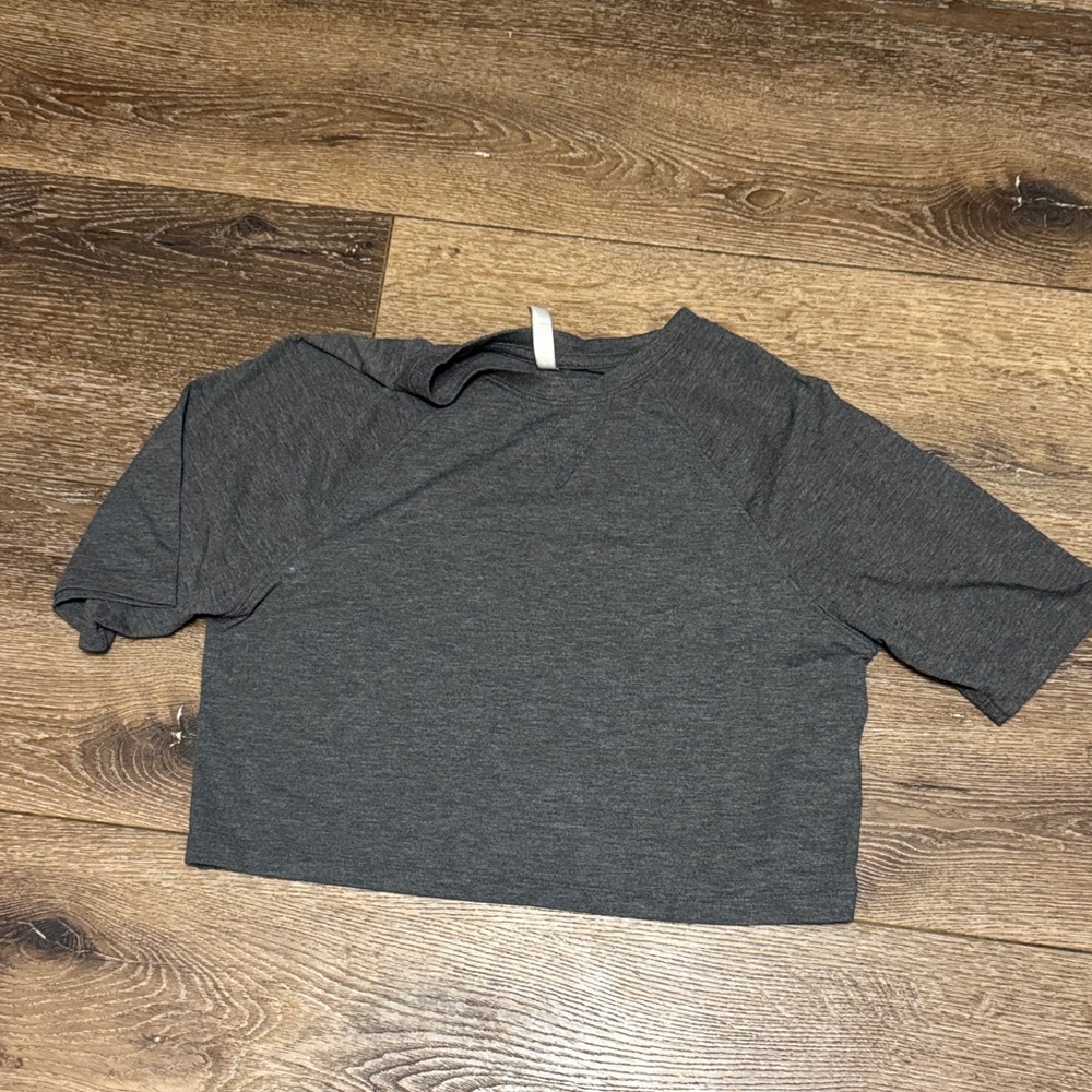 Fabletics dark gray crop tee‎ XS